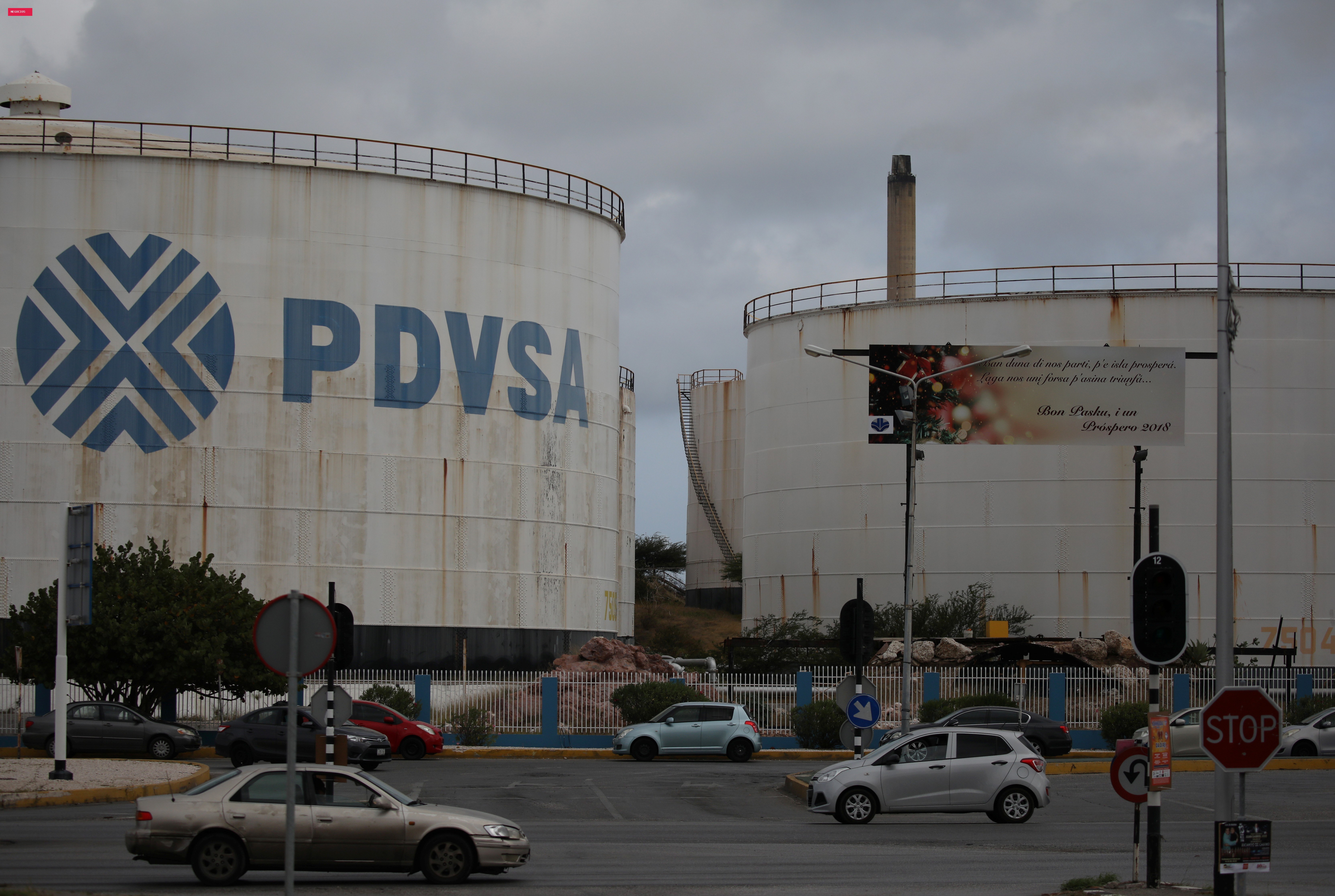 Gestão Trump negocia com governo interino da Venezuela para assumir parte das reservas de petróleo do país