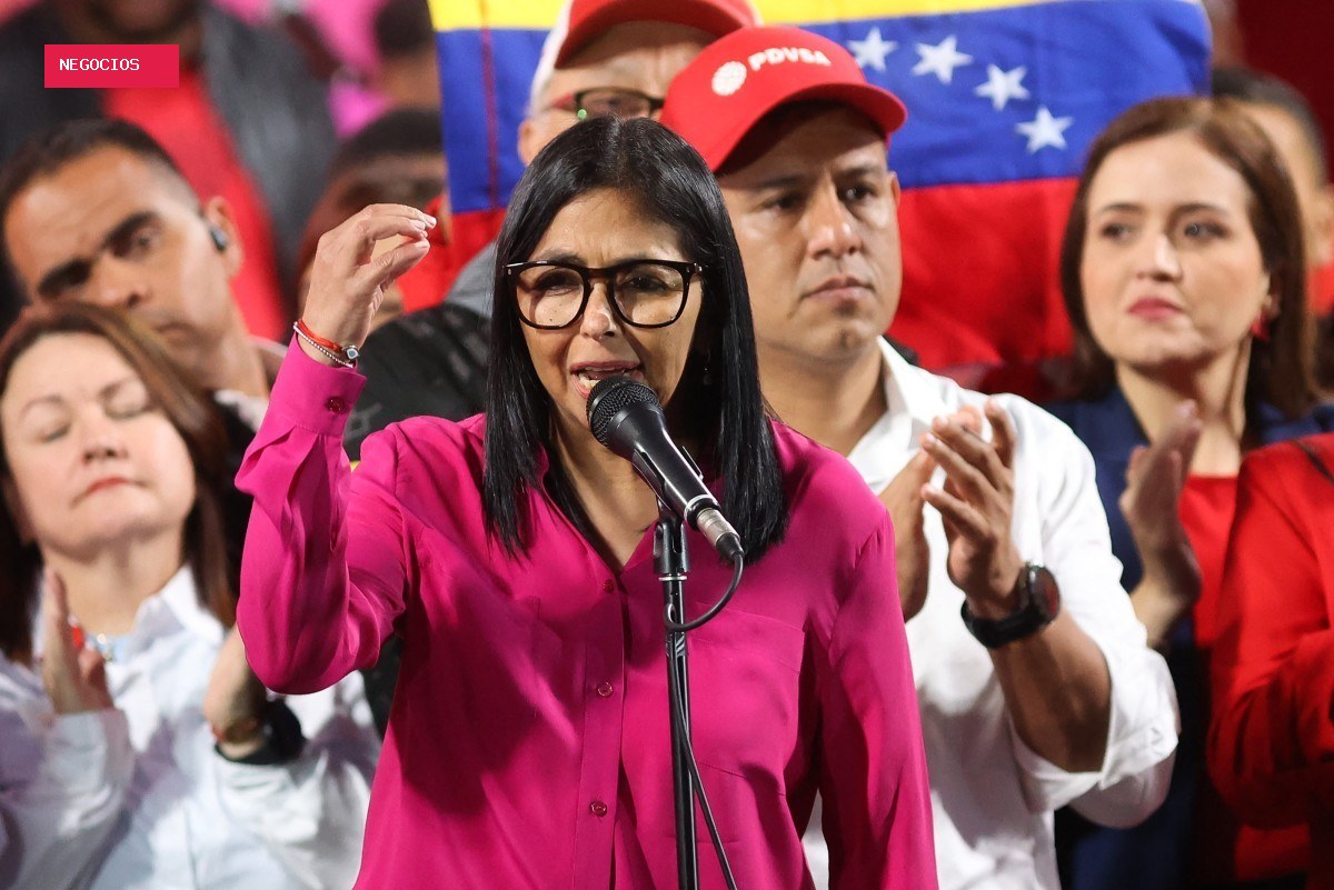 Presidente interina da Venezuela afirma manter 'soberania' em acordo petrolífero com os EUA; Trump fala em
