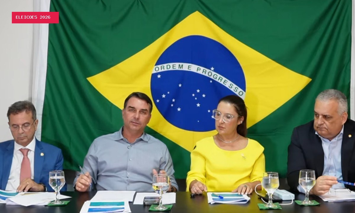 Flávio Bolsonaro diz que gabinete no Senado achou que e-mails do Missão eram spam