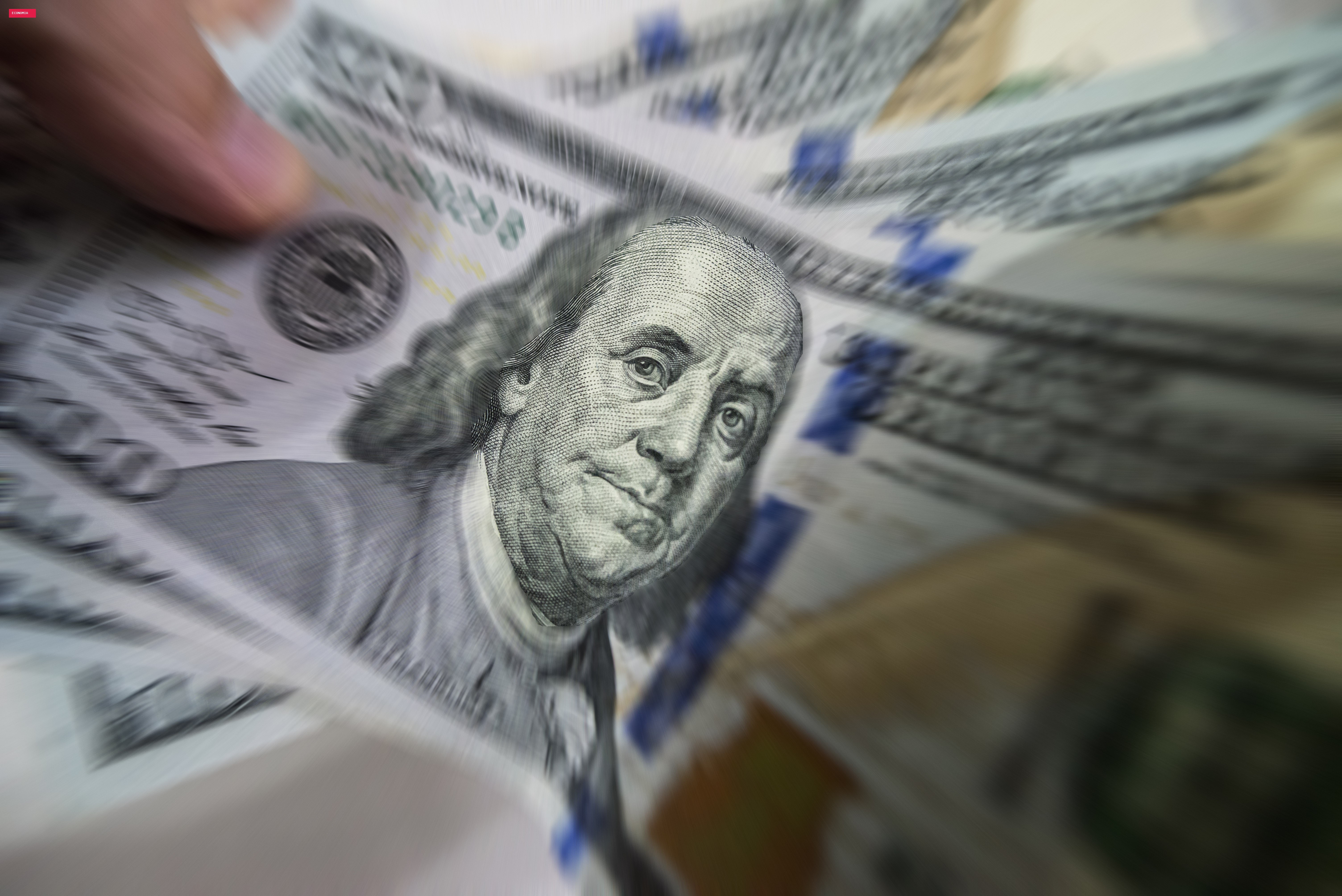 Dólar opera em alta, com avanço do petróleo no radar; Ibovespa sobe