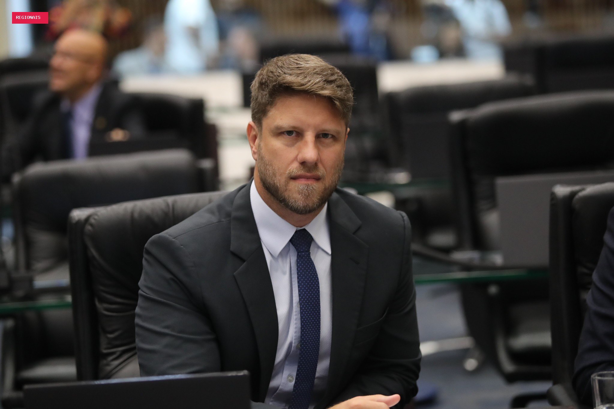 Eleições 2026 no PR: Requião Filho participa de sessão da Alep e se reúne com representantes da construção