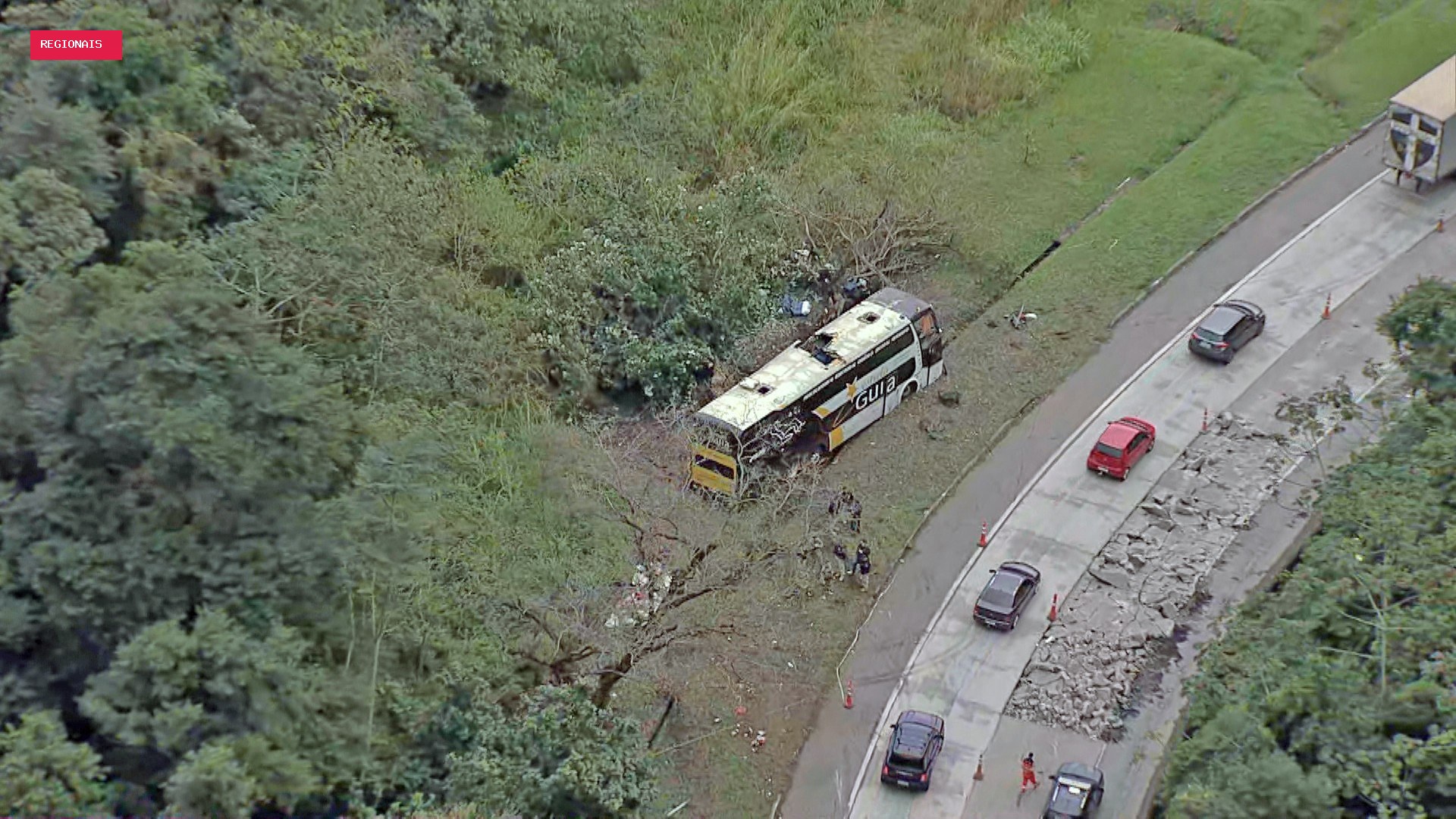 Corpos de vítimas de acidente em Petrópolis chegam a funerárias de BH e Região Metropolitana