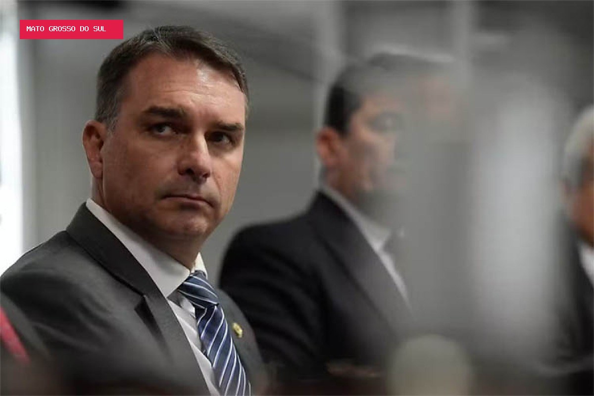 Flávio Bolsonaro aparece filiado ao Missão e não consegue registrar candidatura