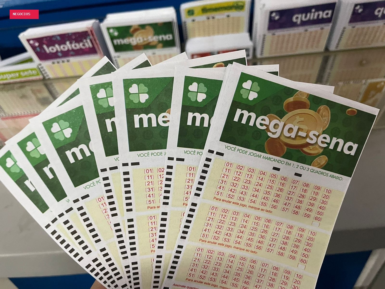 Mega-Sena pode pagar R$ 165 milhões neste domingo; g1 transmite ao vivo