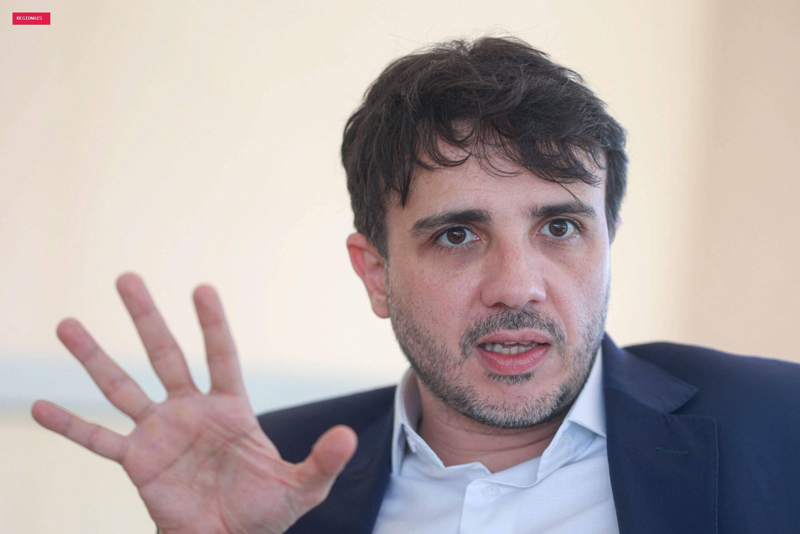 Renan Santos chama fim da 6x1 de “populista” e defende jornada de 44h