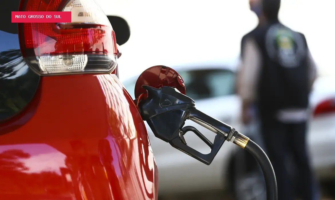 Refinaria de Mataripe reduz preço da gasolina em 11,3% após subsídio federal