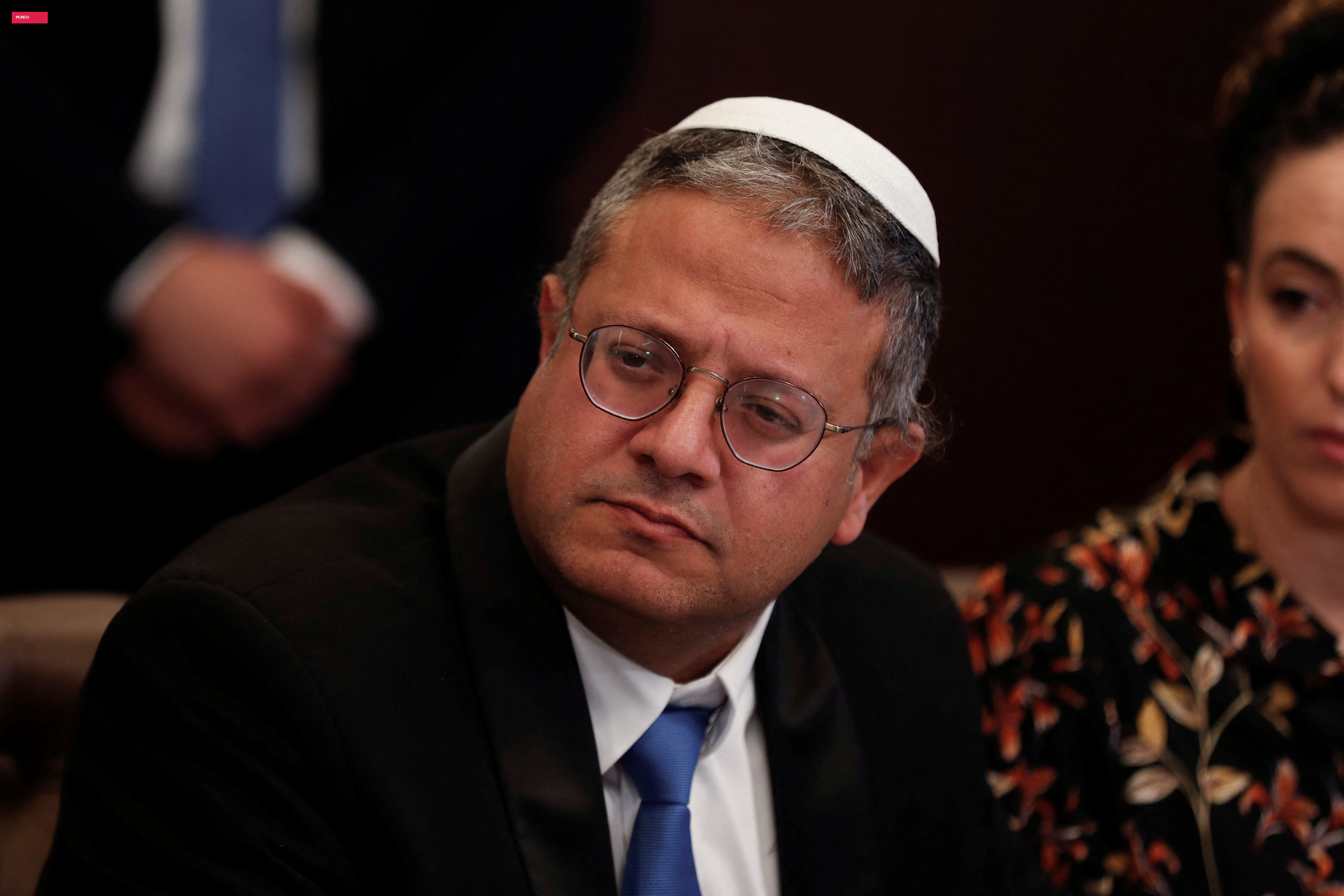 Ministro de Netanyahu mostra futuro 'centro de enforcamento' de presos com 'cabines de observação'