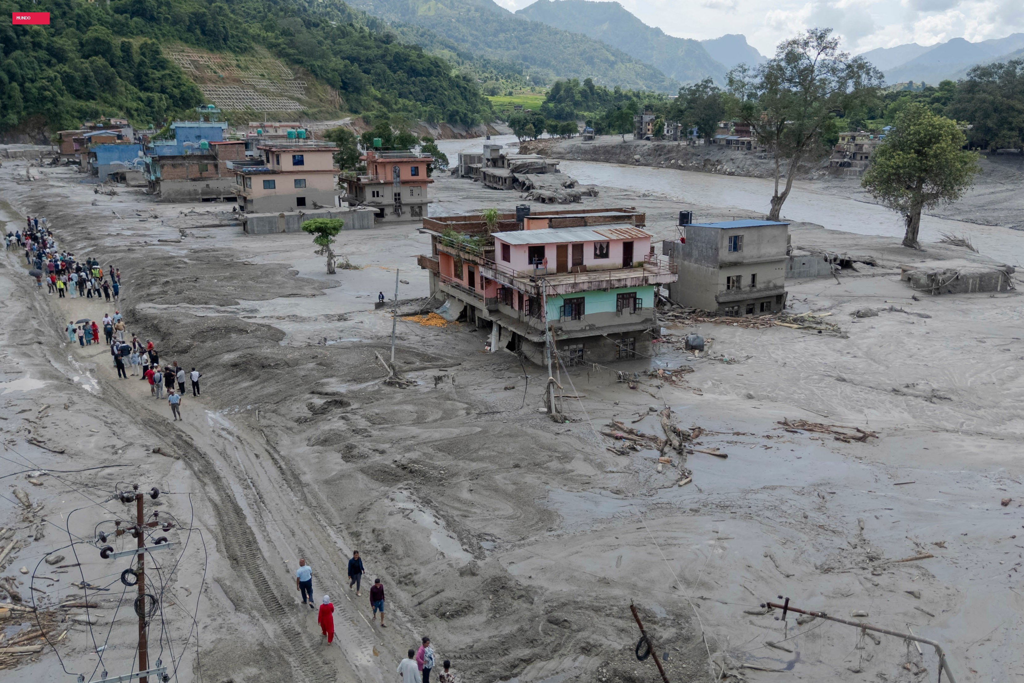 Governo do Nepal volta atrás e aceita ajuda internacional; cerca de 3 mil seguem desaparecidos