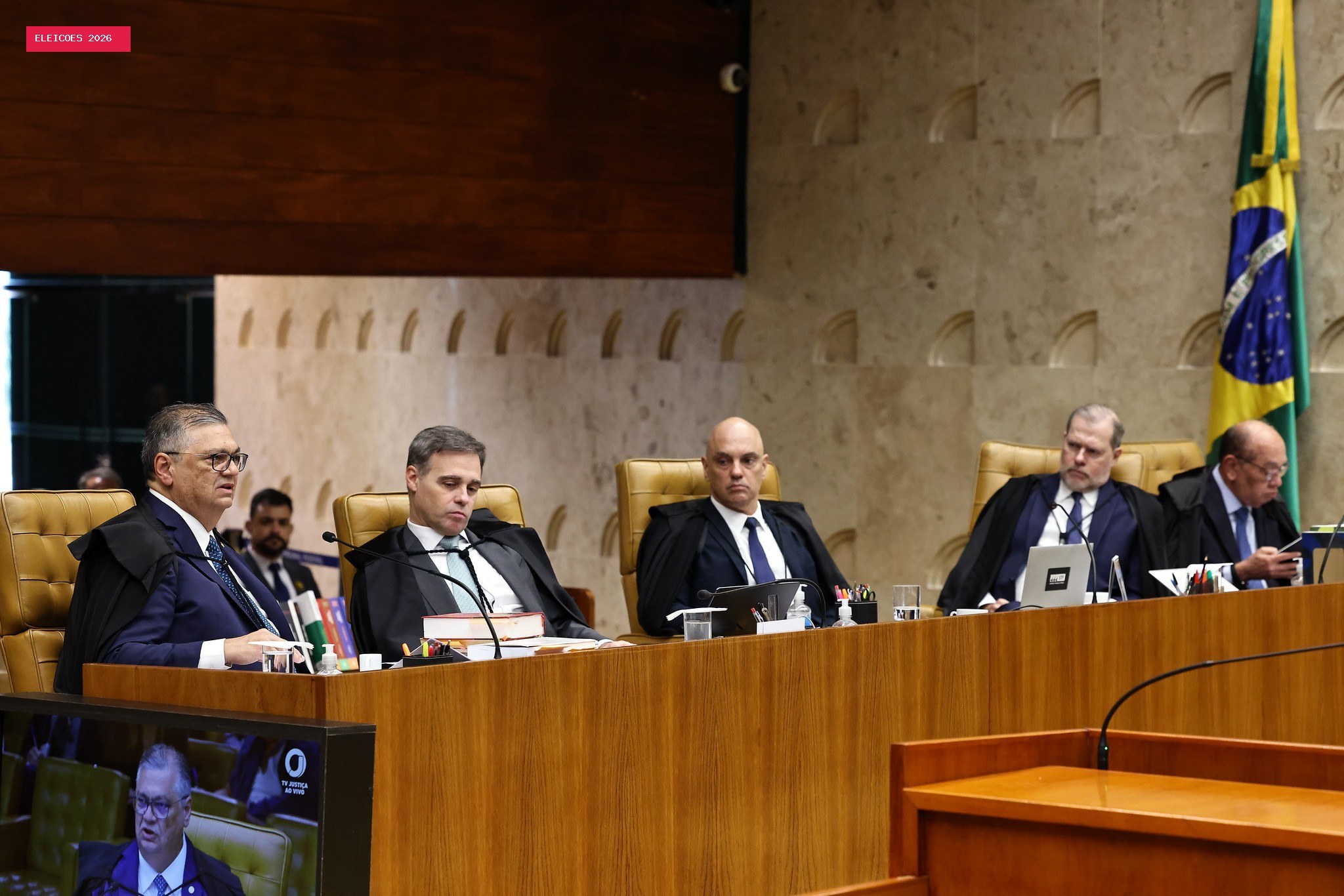 Crise no STF se arrasta por quase um mês e chega ao TSE às vésperas do 1º turno
