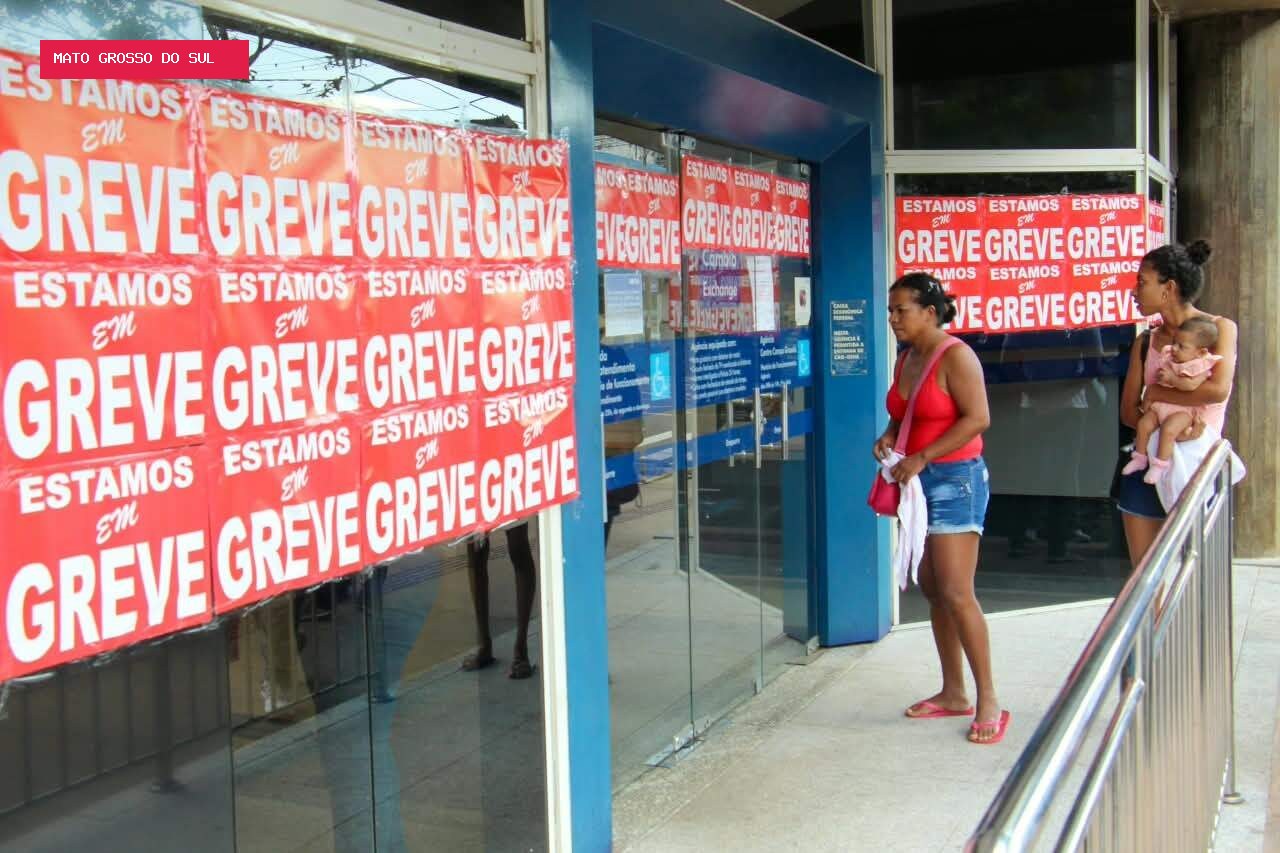 BB fecha acordo e encerra paralisação; Caixa mantém greve