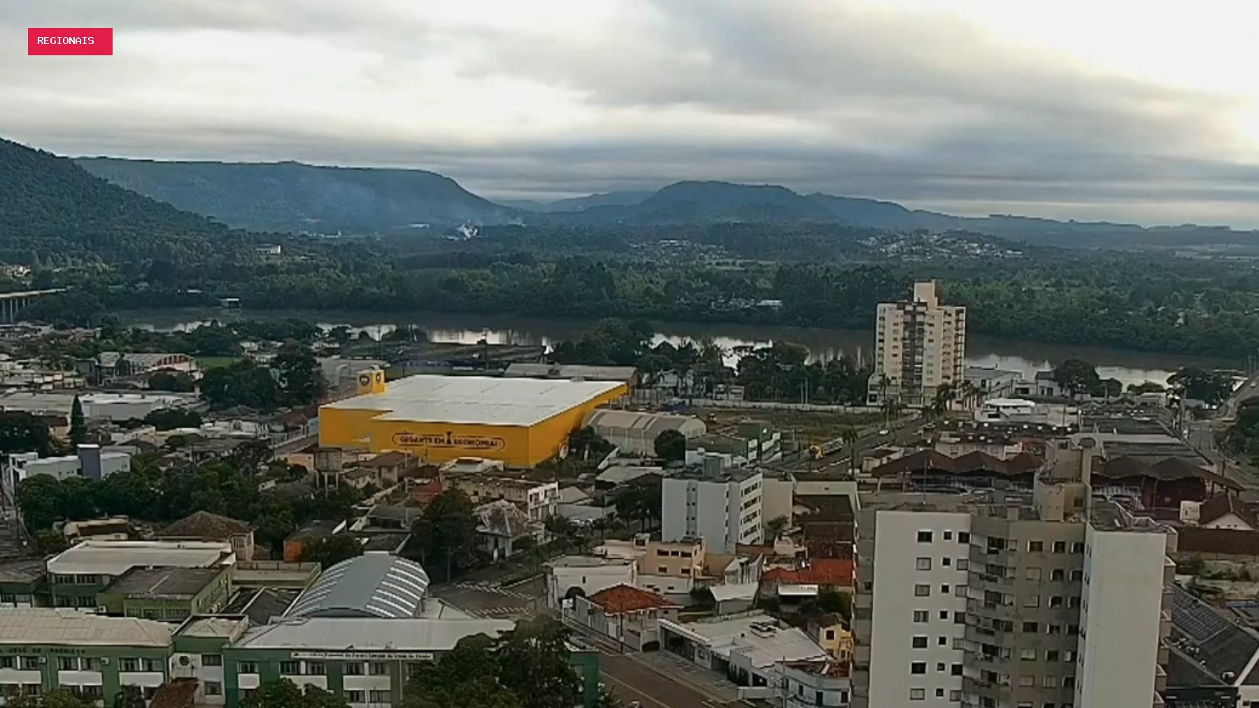 Cinco são denunciados por tráfico internacional de pessoas e por tentar matar testemunhas, no Paraná