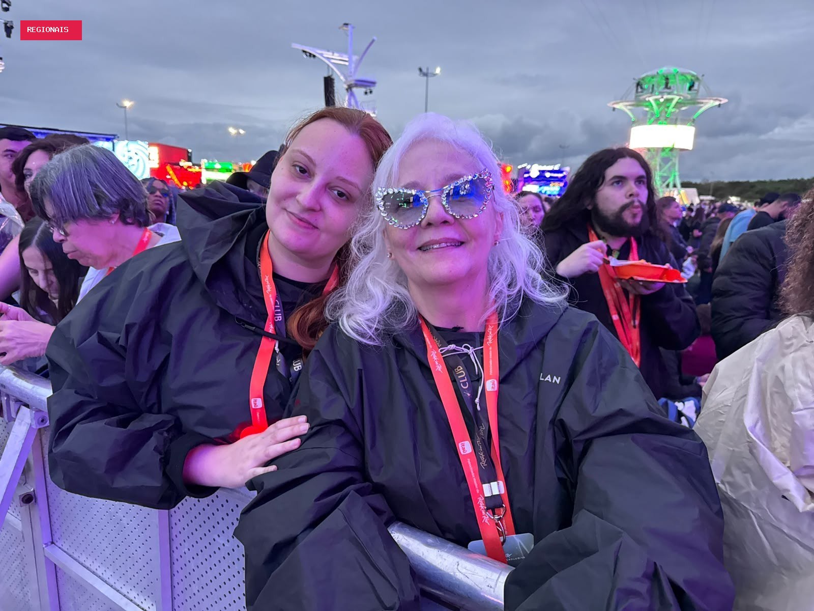 Mãe e filha saem de São Paulo para ver Elton John no Rock in Rio; fã acompanha cantor em shows desde 1970