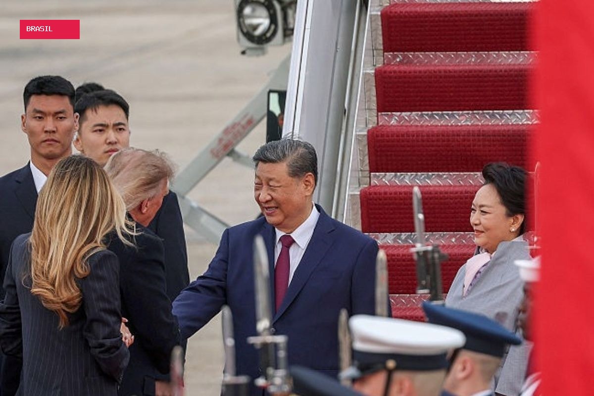Em gesto raro, Trump recebe Xi Jinping em pista de aeroporto nos EUA