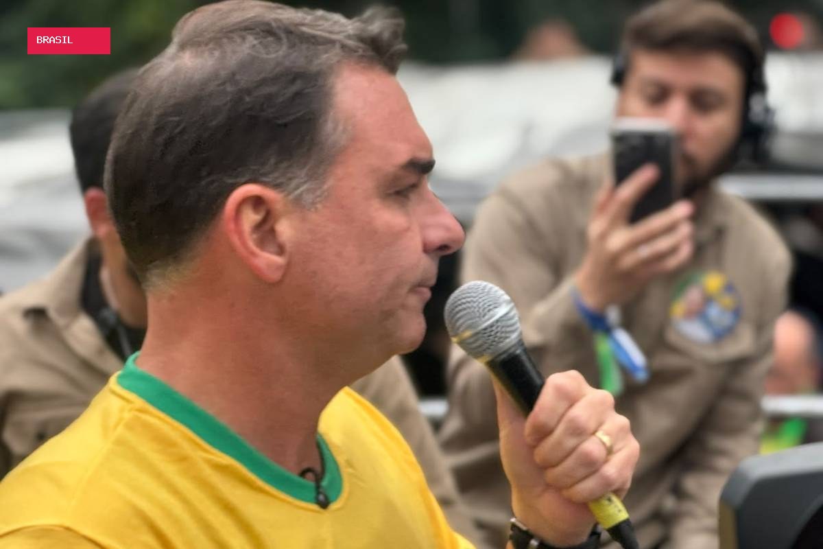 "SC não é um estado de fascistas", diz Flávio Bolsonaro em Joinville