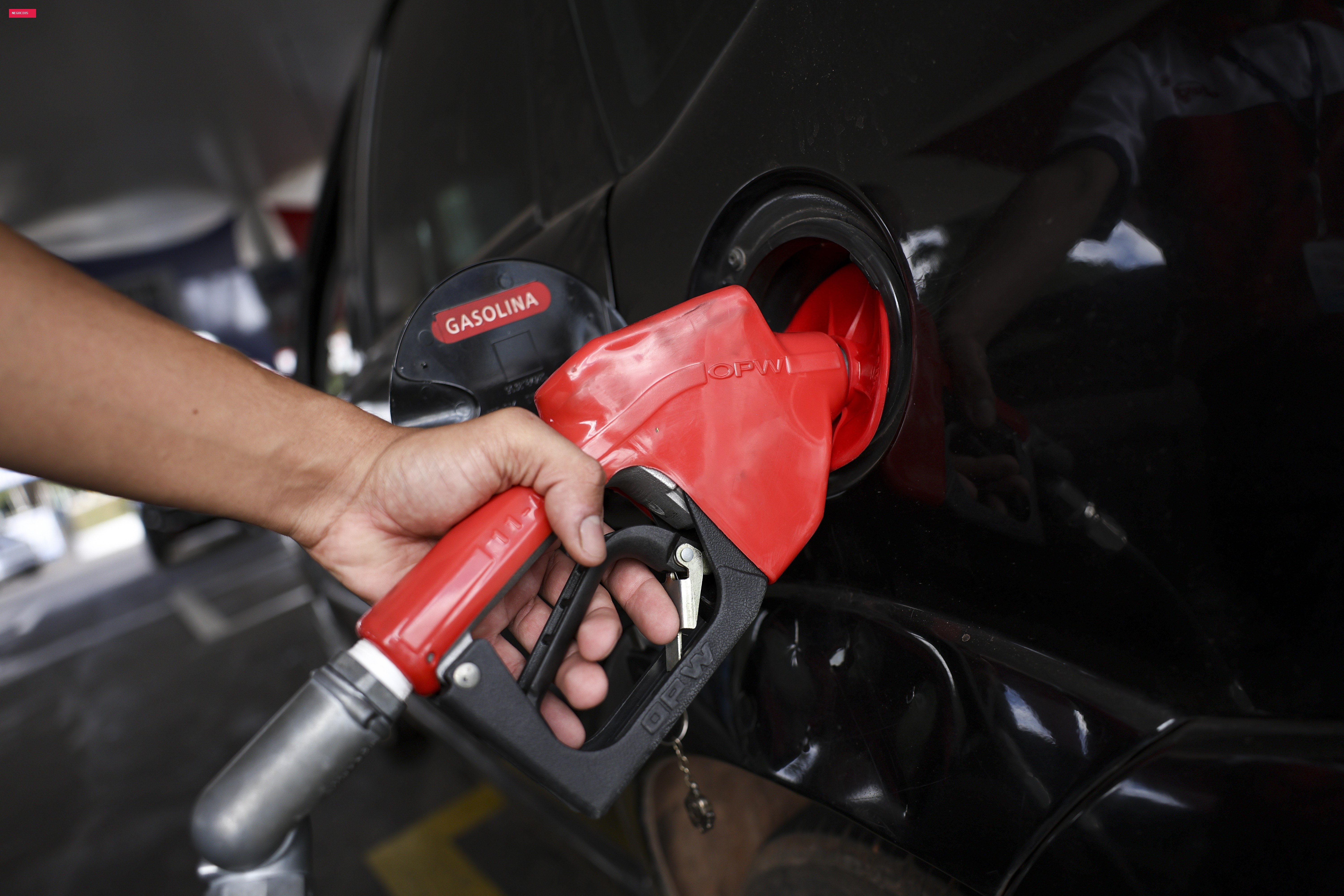 Governo prorroga por 60 dias cobrança de imposto de 12% sobre exportação de petróleo