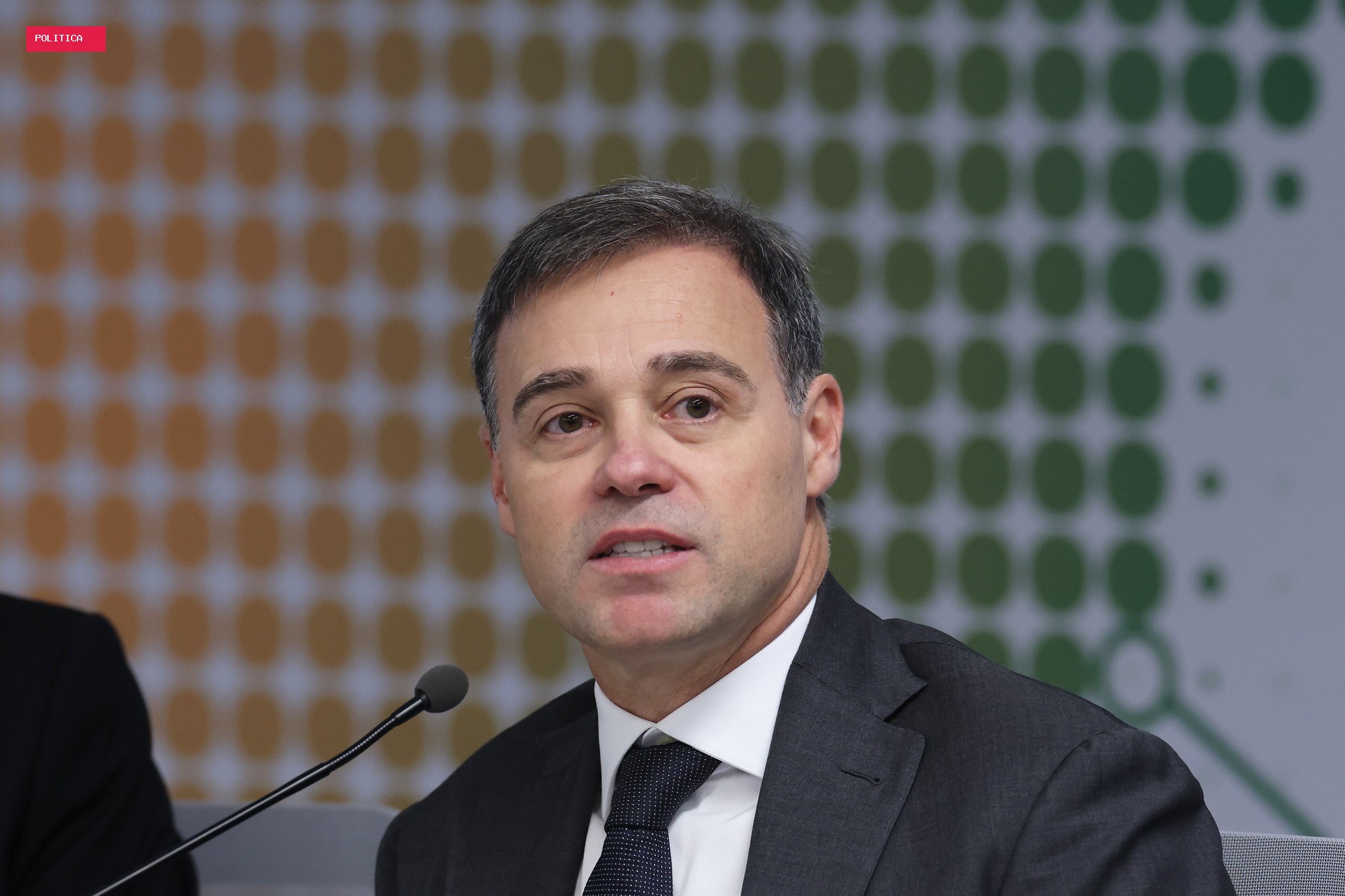 Ao atender pedido de Fachin, Mendonça retira sigilo apenas de parte das investigações sobre Master no STF