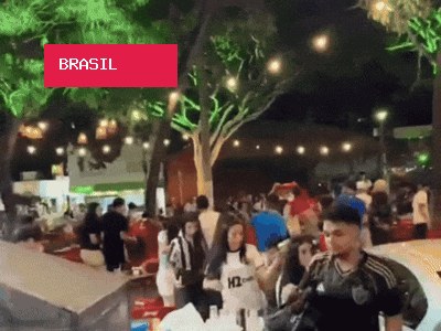 Torcedores trocam cadeiradas durante jogo entre Cruzeiro e Atlético em Ipatinga