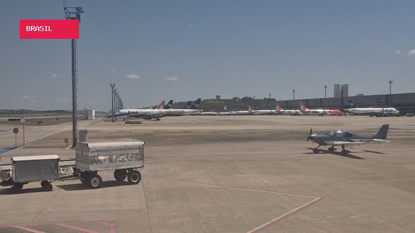 Aeroporto em Confins suspende atividades após problema na pista; voos atrasam e outros são cancelados