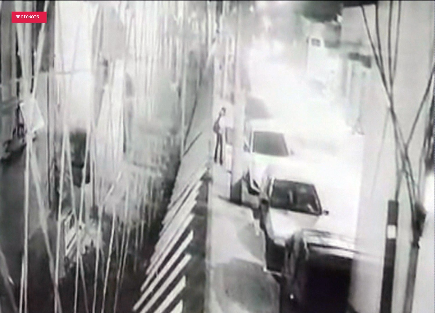 Pai de adolescente que pulou de carro em movimento diz que filha aproveitou momento de distração de