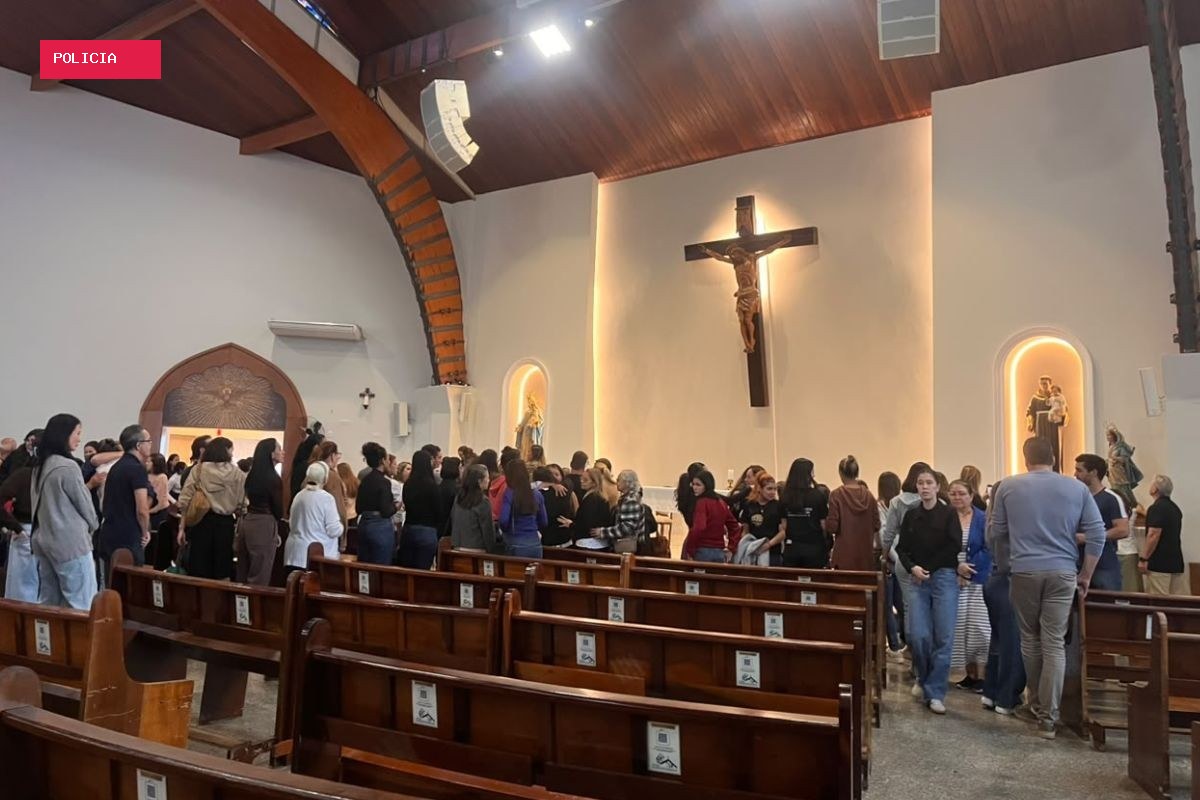 'Rezar para estarem em paz': família se despede de pai e filhas em missa de 7º dia após tragédia em rodovia