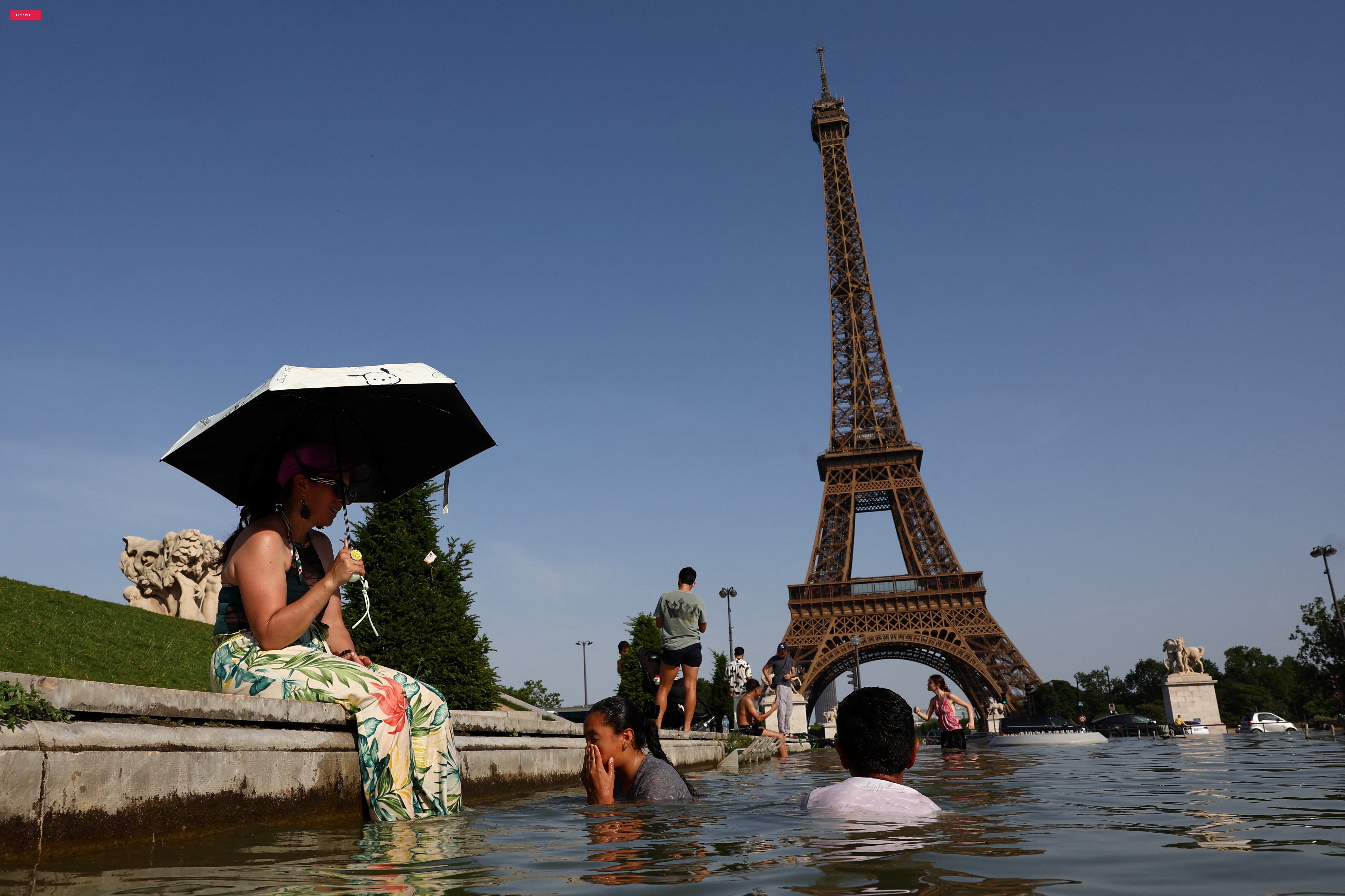 Paris investiga exclusão de funcionárias durante visita de grupo hindu à Torre Eiffel