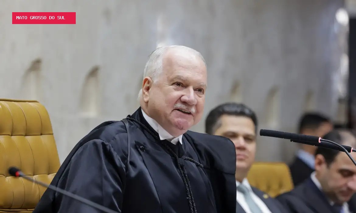 Fachin aguarda explicações de Moraes e Mendonça antes de decidir rumo da crise no STF