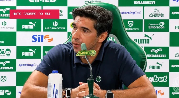 Conmebol multa Abel Ferreira após chute em microfone, mas técnico escapa de suspensão