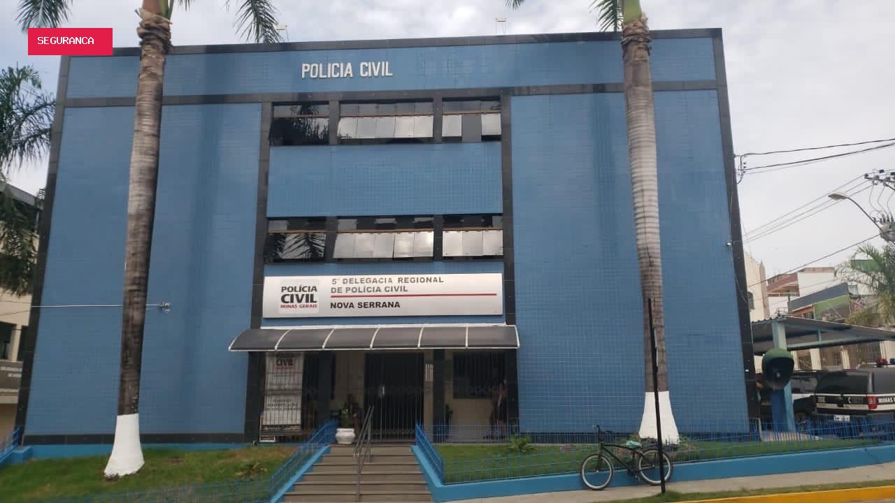 Homem agride mãe e esposa, tranca família em casa e é preso após denúncia em MG