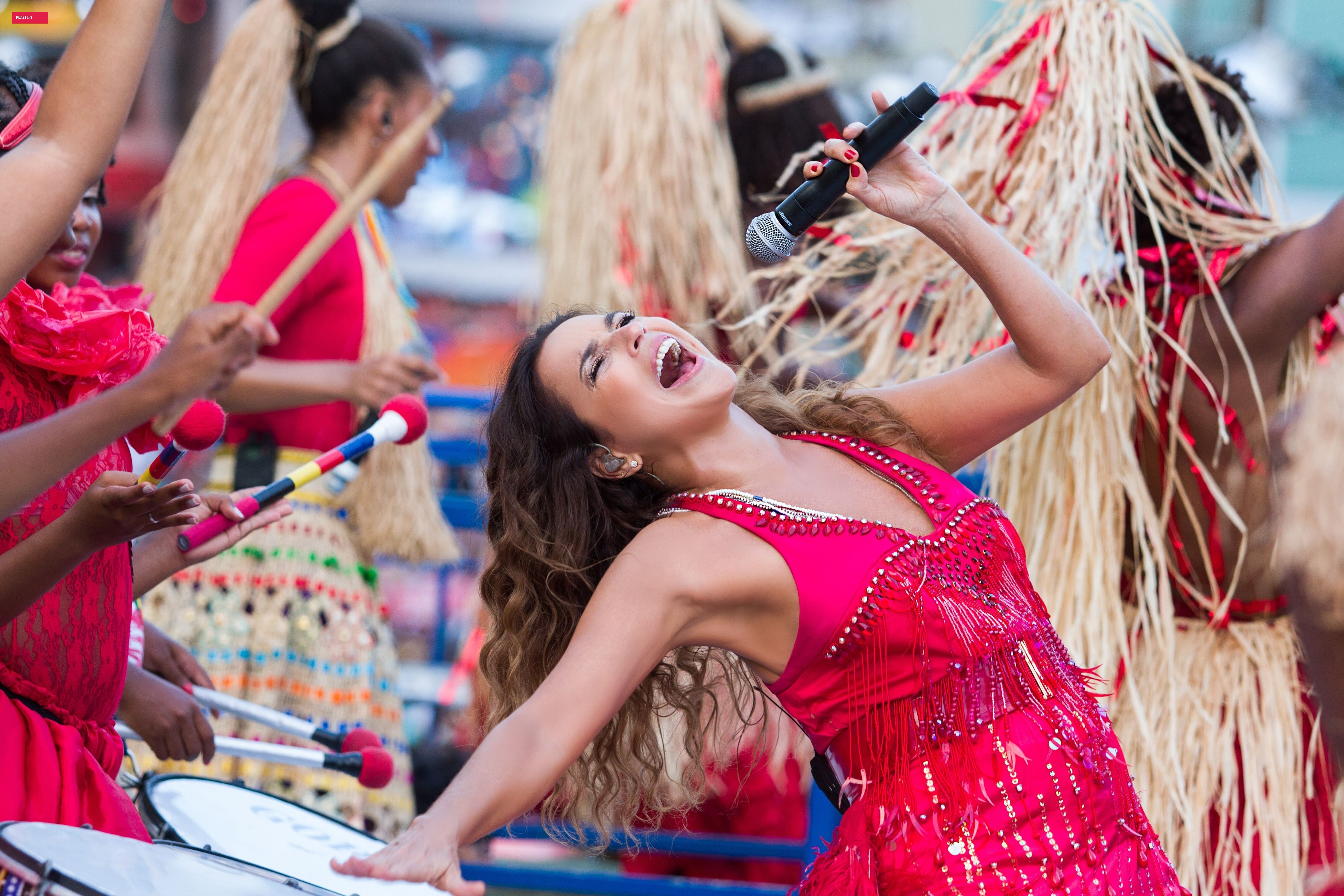 Daniela Mercury fala do axé, resistência e indústria: “ser artista é perseguir um propósito”
