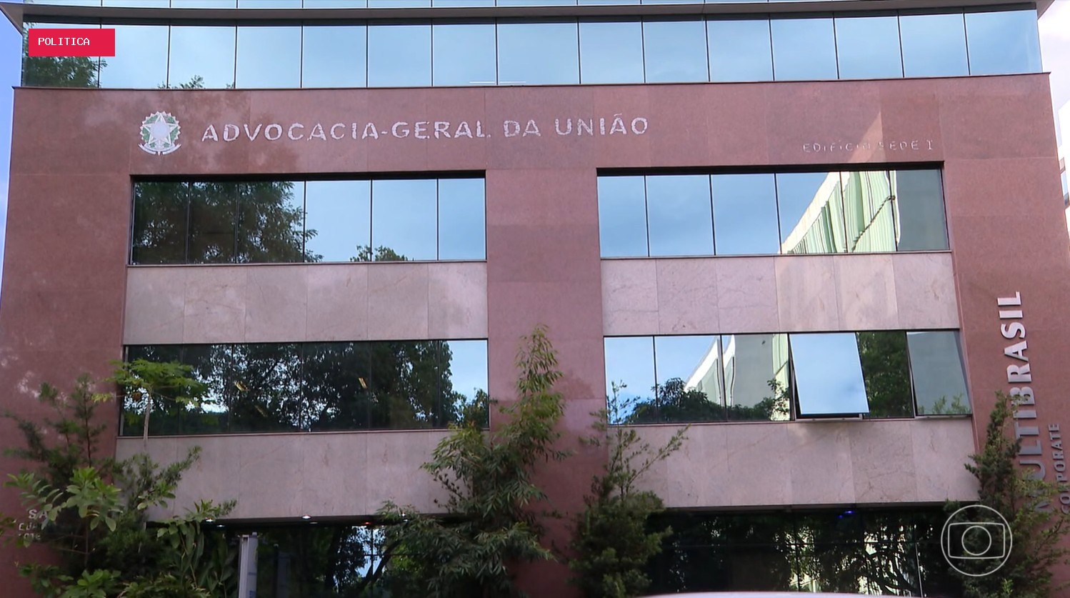 AGU pede a Fachin suspensão do afastamento do diretor da PF e aponta invasão de prerrogativa de Lula