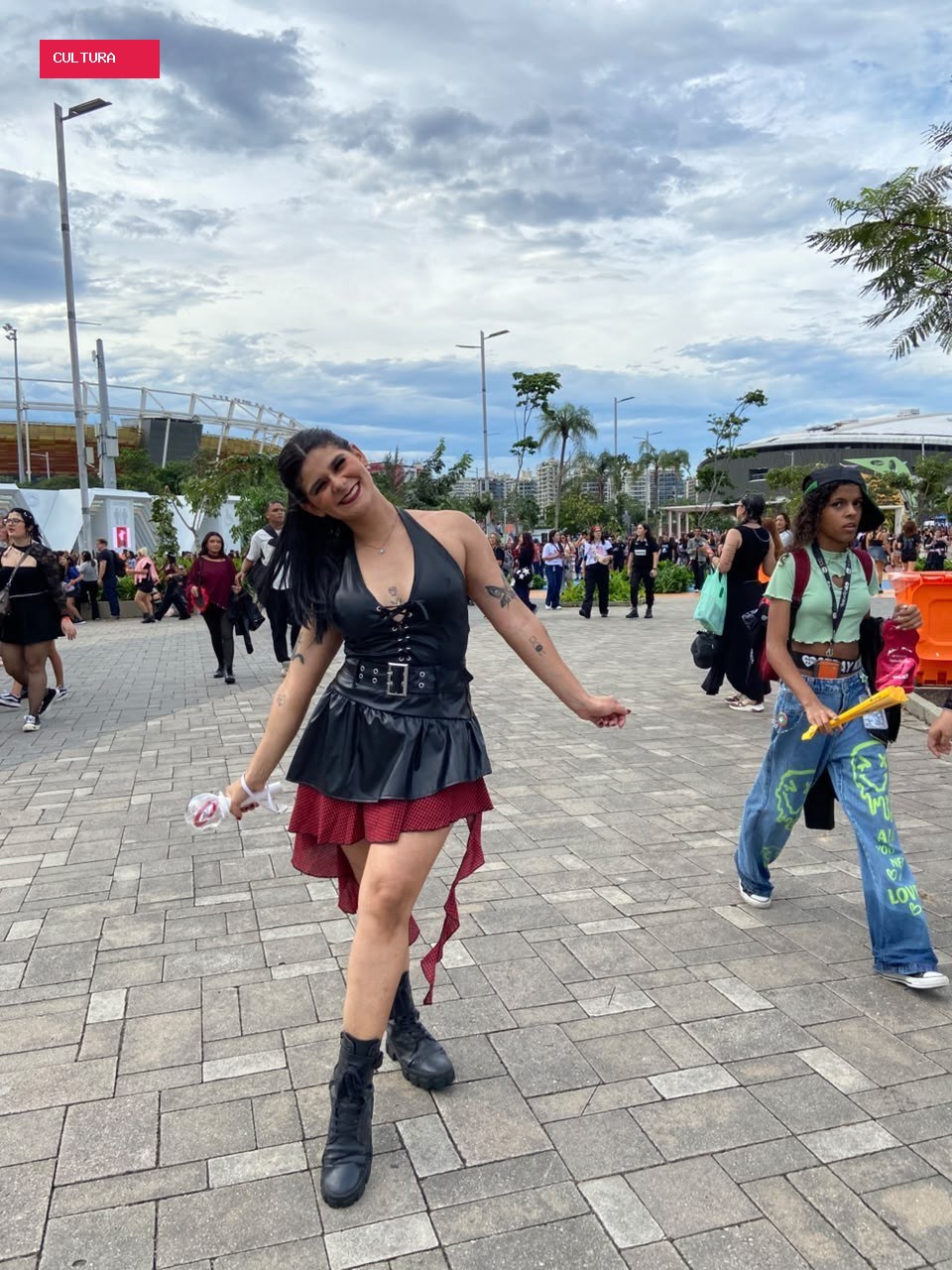 'Rock colegial', botas de pelúcia e meia calça: o que se destaca nos looks dos fãs de K-pop no Rock in Rio