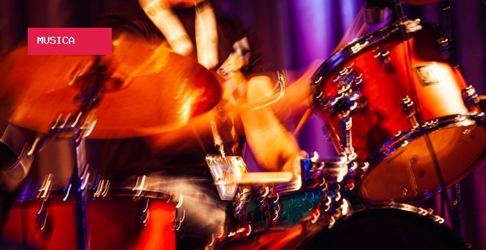 O baterista que conseguiu a façanha de ser tratado como deus por John Bonham e Neil Peart