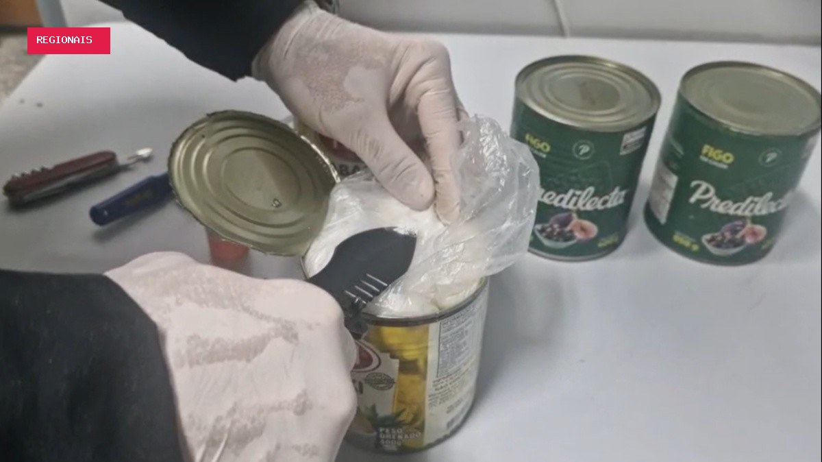 Mulher que transportava cerca de 3kg de cocaína em latas é presa pela PF no Galeão