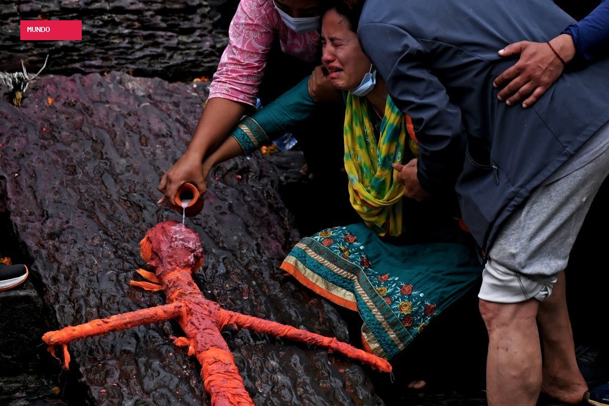 Famílias organizam funerais sem corpos no Nepal uma semana após avalanche mortal
