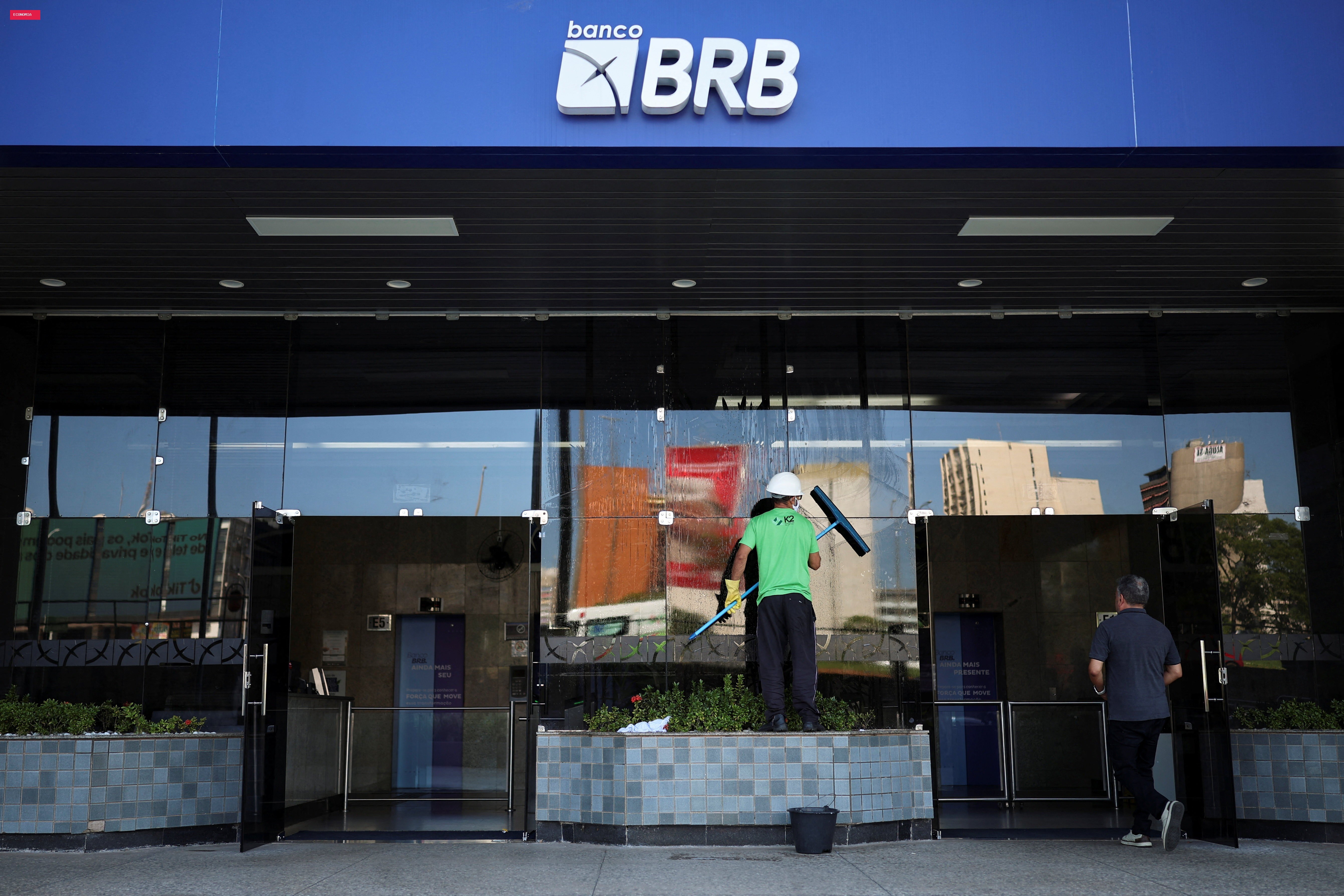 Banco Master e BRB: PF aponta pagamentos antecipados, compras fracionadas e falhas nos controles