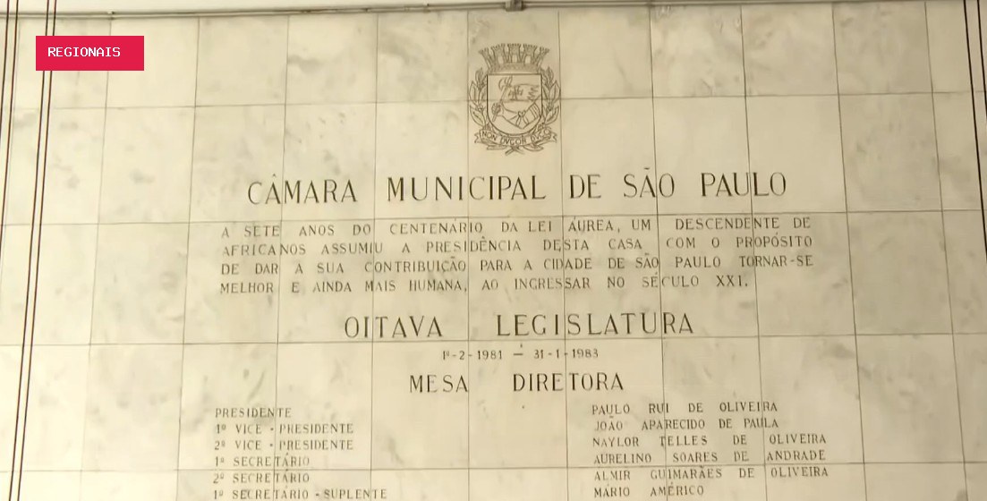 Vereadores vão gastar R$ 350 mil para gravar os próprios nomes em placas de mármore em homenagem na Câmara