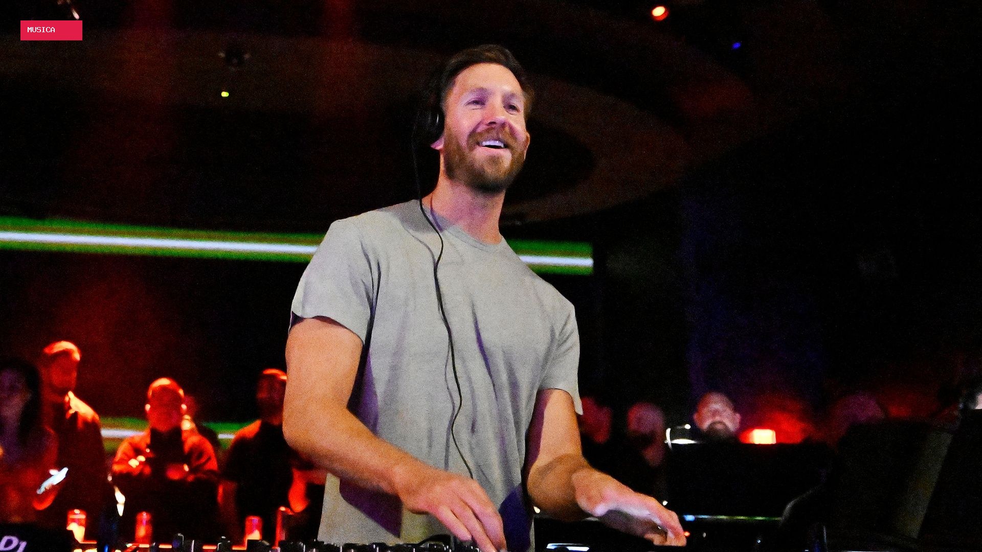 É só pen drive? Como é um show de um DJ — como Calvin Harris e Alok
