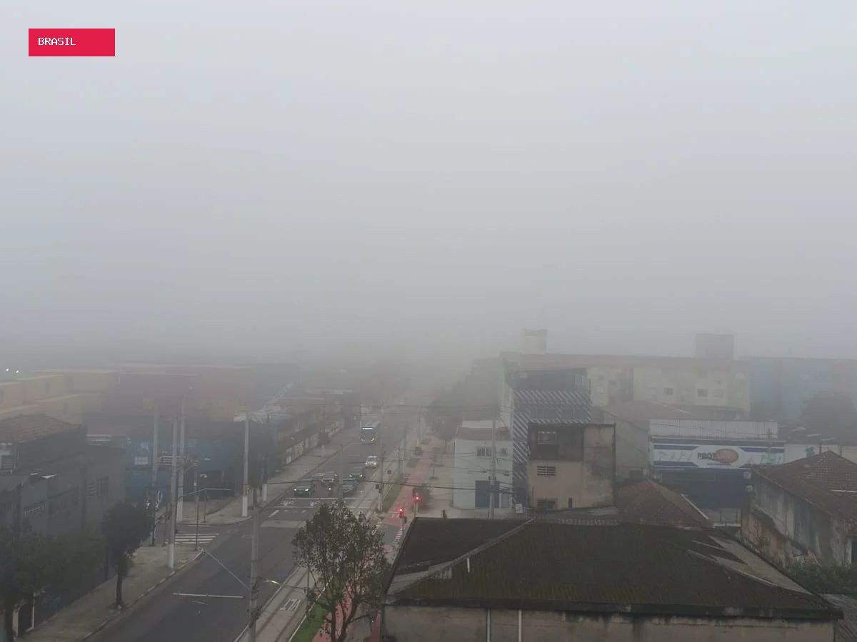 Nevoeiro interrompe movimentação no maior porto da América do Sul; VÍDEO