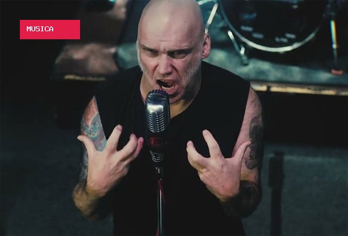 Blaze Bayley fala sobre mudanças de vida após infarto em 2023