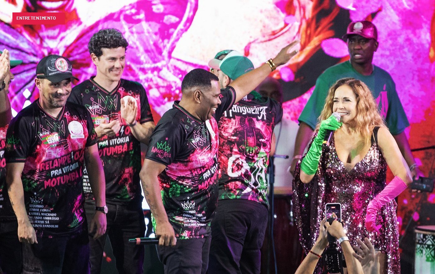 Daniela Mercury confirma a Mangueira como o lugar onde o Rio é mais baiano ao dar voz ao samba do Carnaval