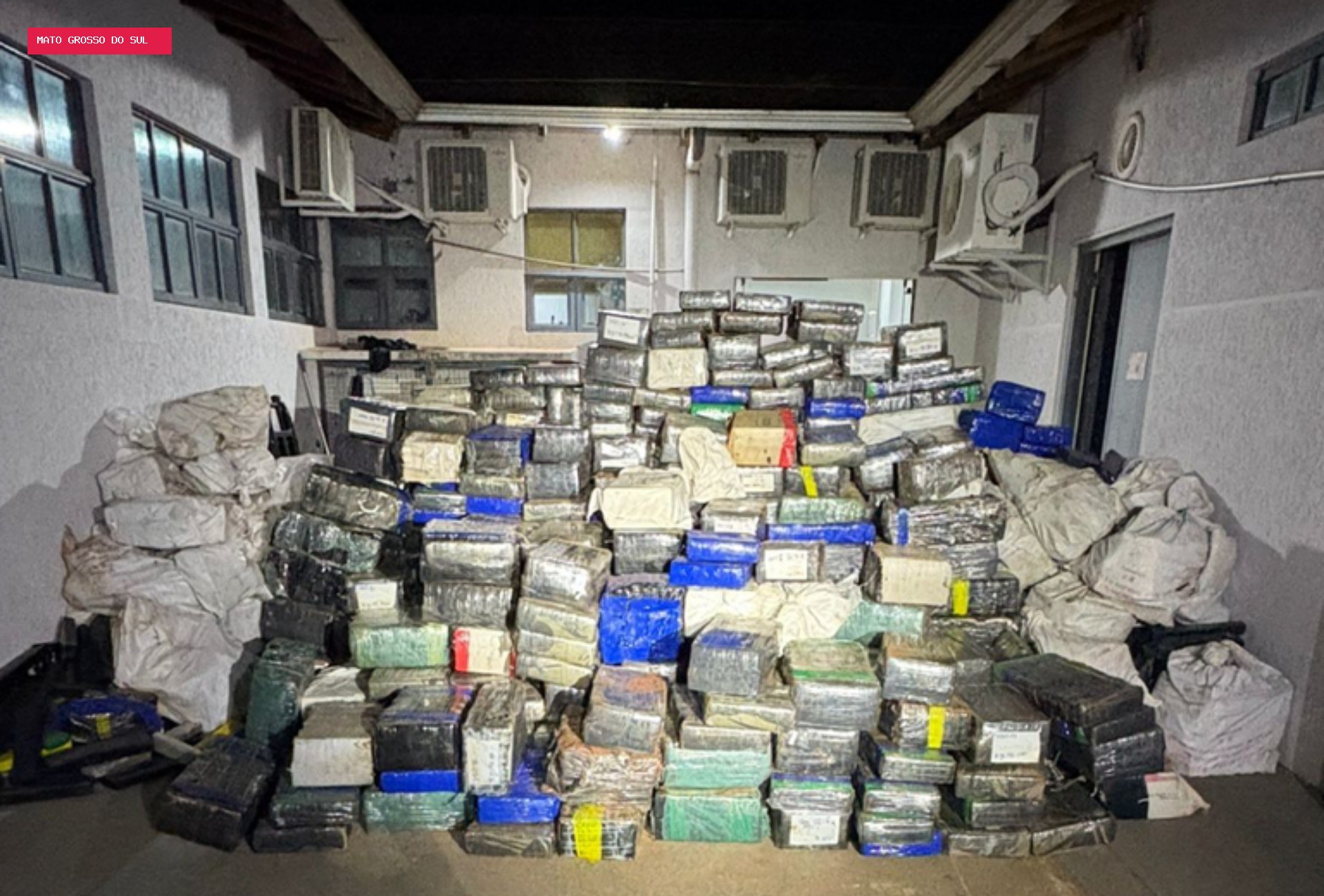 Polícia encontra mais de 7 toneladas de maconha escondidas em mata de MS