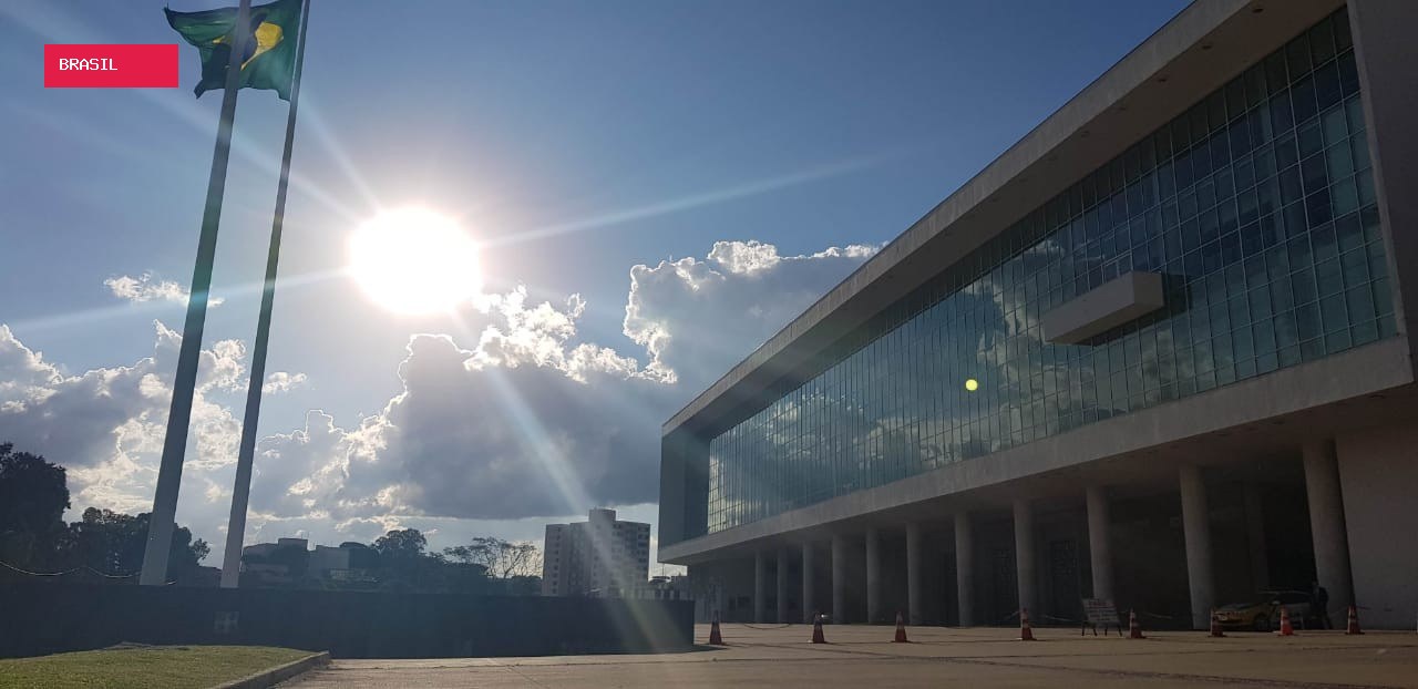 A uma semana do 1º turno, candidatos ao governo do Paraná reforçam campanha em eventos públicos