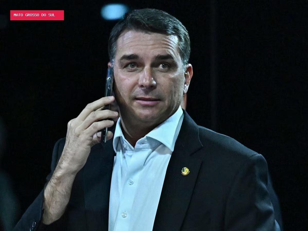Flávio Bolsonaro nega apoio dos EUA à campanha após revelação sobre exigências eleitorais