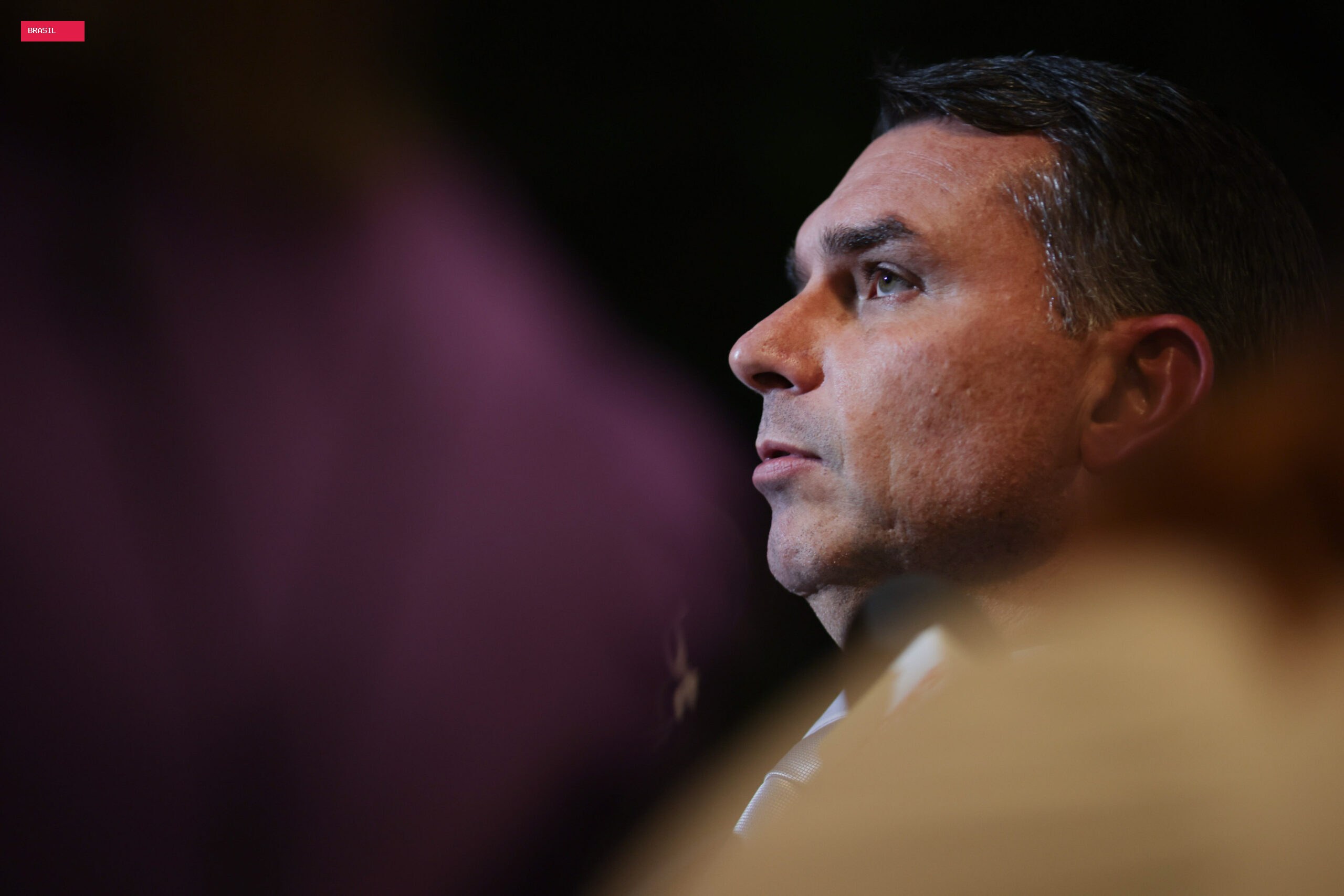 Flávio Bolsonaro pede a Fachin que tire Dino de processos ligados à eleição