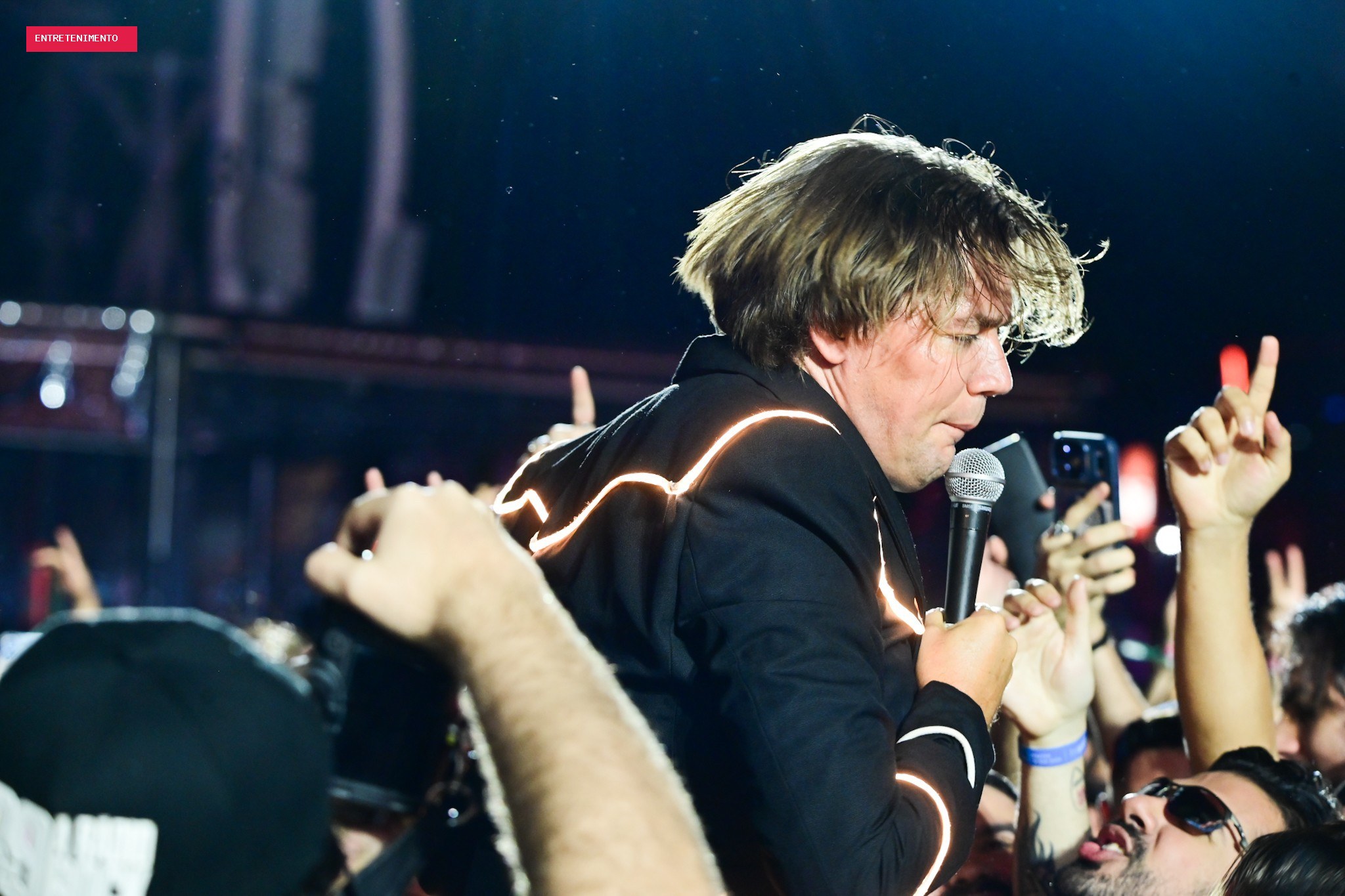 The Hives faz Rock in Rio virar garagem com peso, pose e muita falação em português