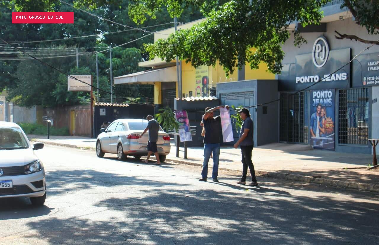 Durante reportagem sobre furto, caminhões arrebentam fios de posto de saúde