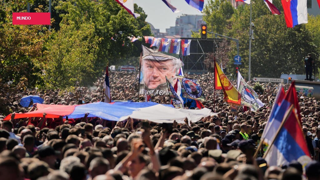 Funeral do criminoso de guerra Ratko Mladic reúne milhares de pessoas em Belgrado