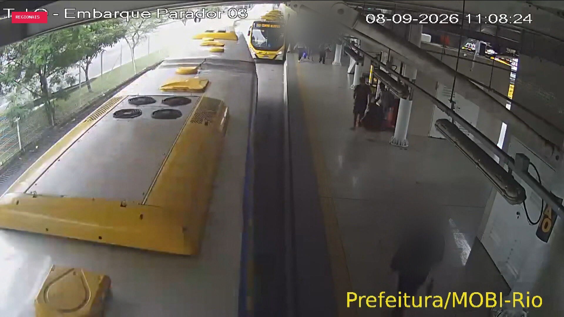 Homens são presos após furtarem mangueira de incêndio de terminal do BRT na Barra