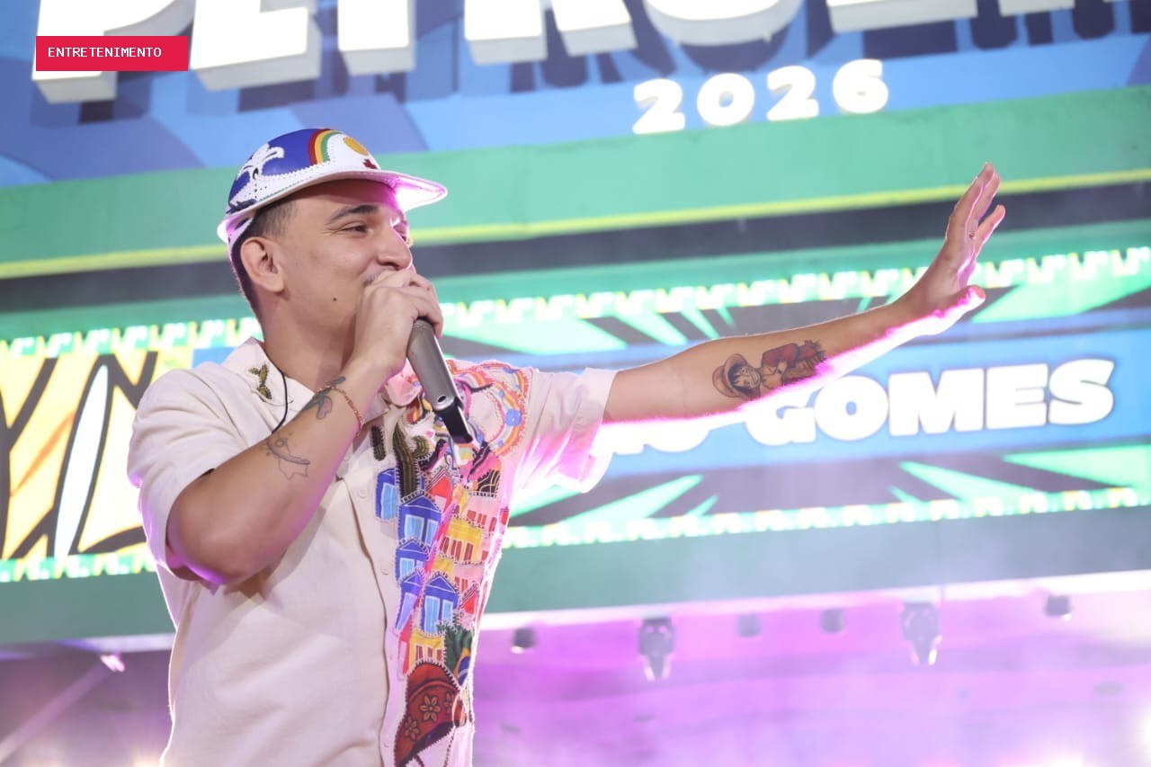 Galo da Madrugada, bonecos gigantes e pernas de pau: saiba detalhes da apresentação de João Gomes no Rock