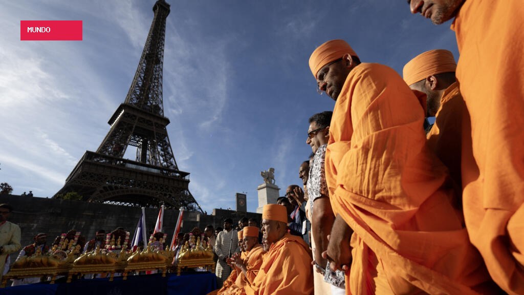 Paris probes why women staff removed from Eiffel Tower for Hindu visit